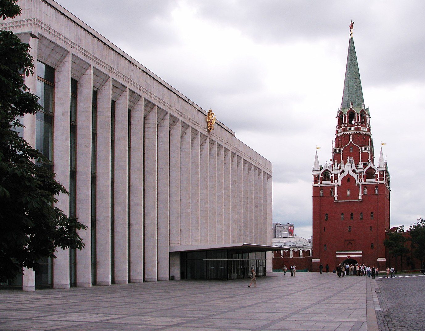 Московский государственный кремлевский дворец. Дворец съездов в Кремле. Москва государственный Кремлёвский дворец г Москва Кремль. КДС Кремль. Государственный Кремлевский дворец фасад.