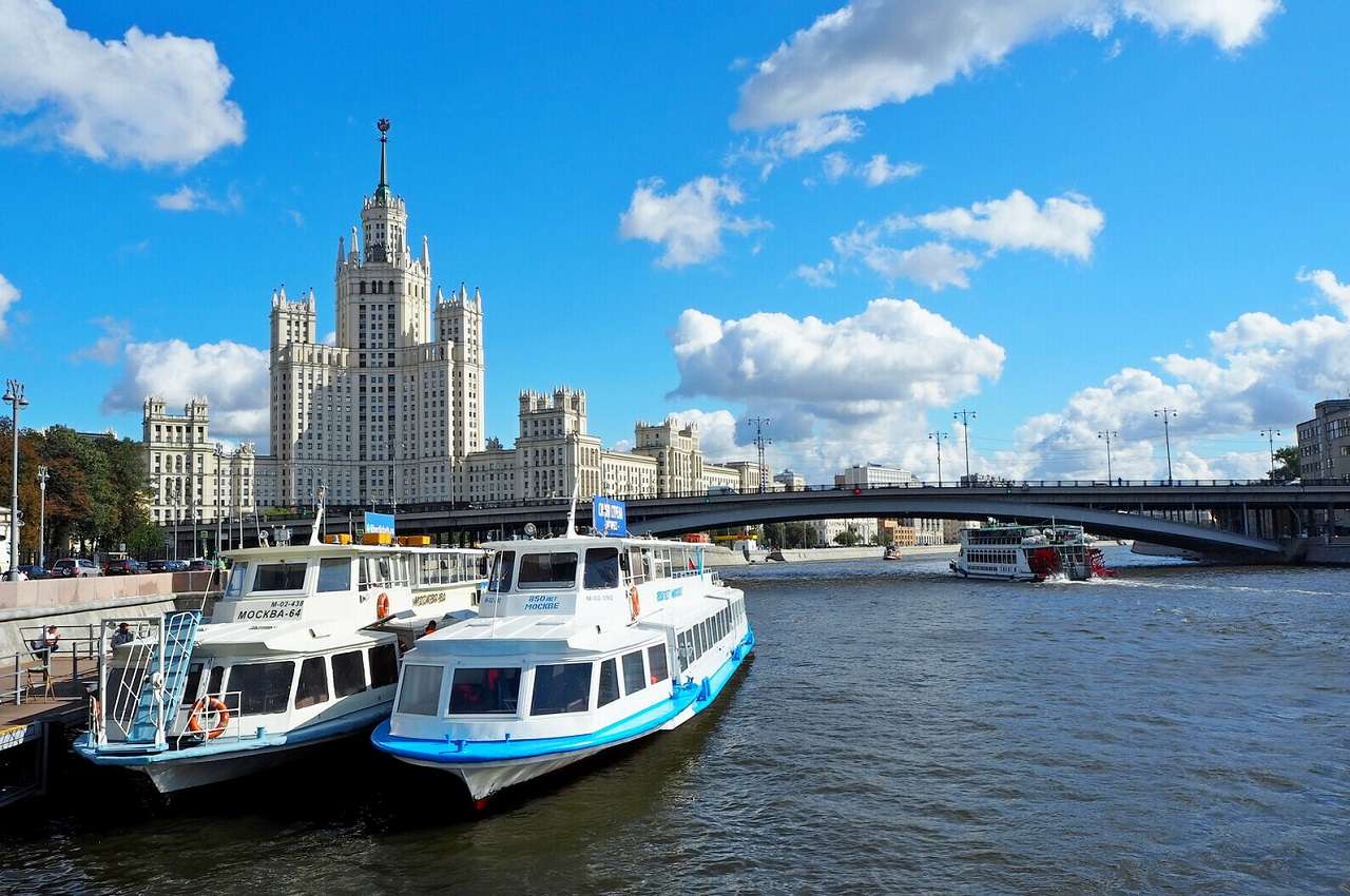 Москва река 1. Причал большой Устьинский мост. Москва река Устьинский мост. Причал Устьинский мост теплоход. Причал Устьинский мост Москва.