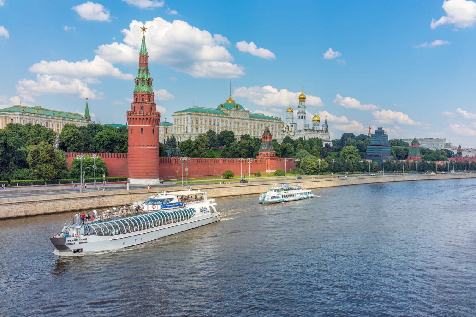 Прогулки на теплоходе по Москве: лучшие маршруты и советы