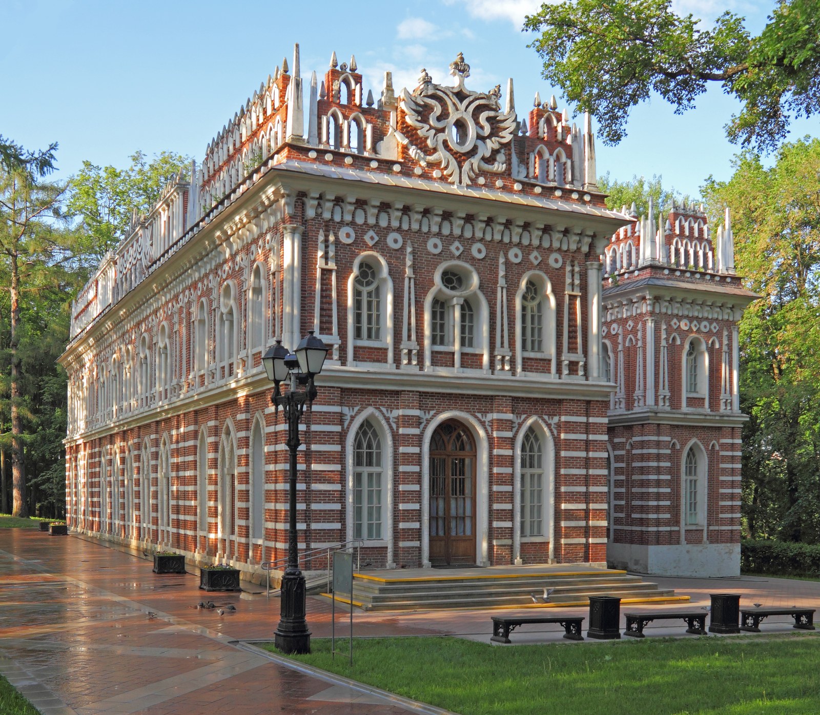 Средний дворец (Оперный дом) в дворцовом ансамбле Царицыно