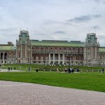 Большой дворец музея-заповедника Царицыно летом