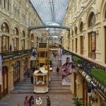 Интерьер ГУМа под стеклянной крышей